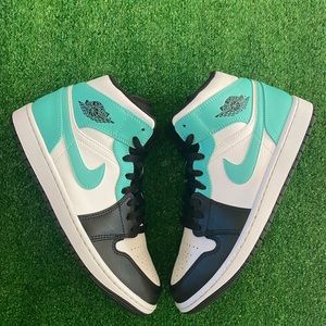 Jordan 1 Mid Tropical Twist